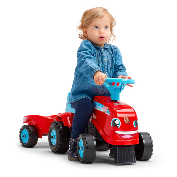Kleines spielendes Mädchen mit Kinderfahrzeug Tractor Go! 200B