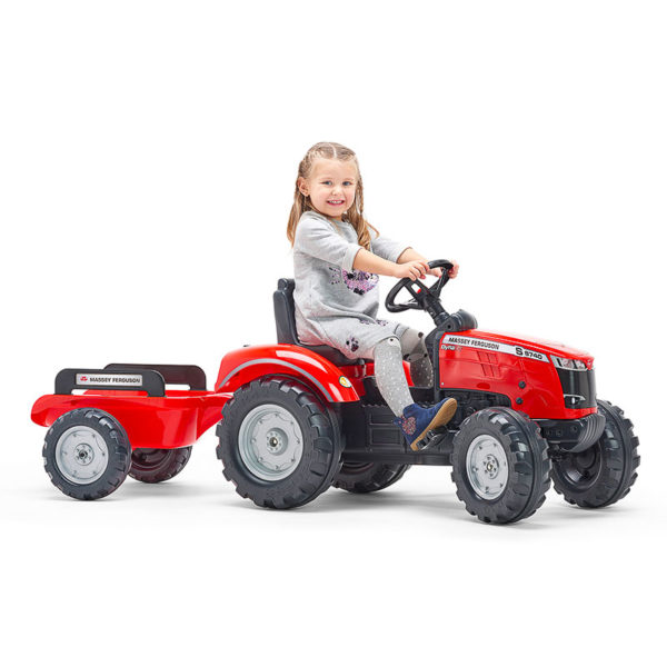 Kleines spielendes Mädchen mit Traktor mit Pedalen Massey Ferguson rot 4010AB