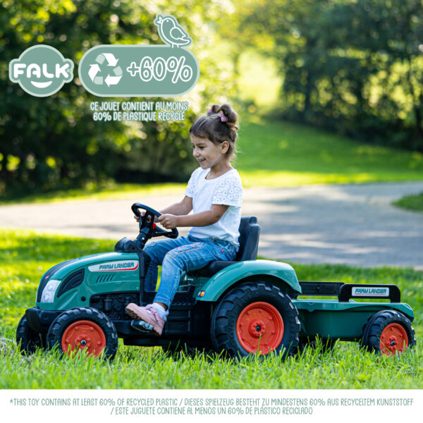 Fille sur Tracteur Farm Lander