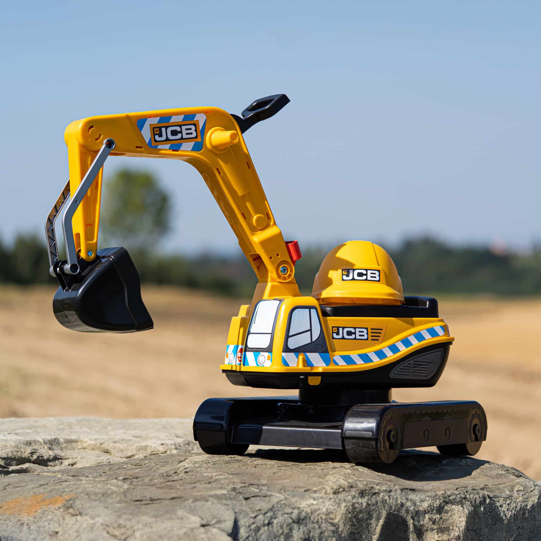 JCB Digger Fully Articulated With Opening Seat And Included Helmet JCB Digger Fully Articulated With Opening Seat And Included Helmet