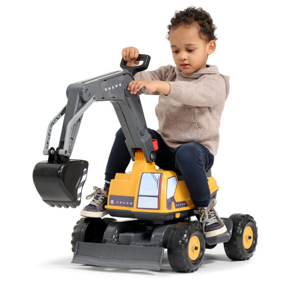 Enfant sur Pelleteuse Volvo