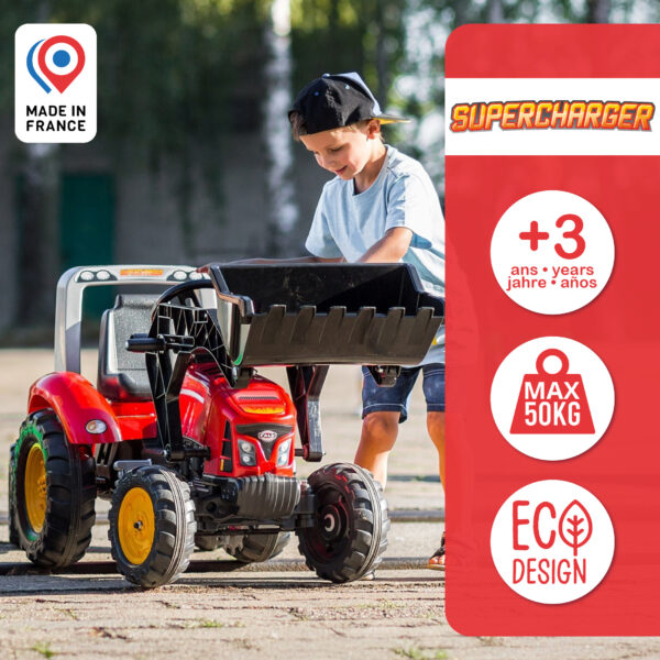 Enfant jouant Tractopelle à pédales Supercharger