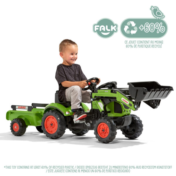 Enfant sur tractopelle Claas
