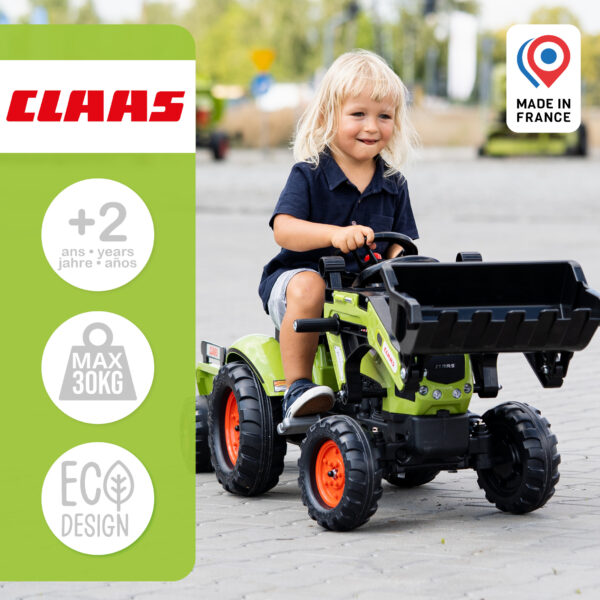 Enfant sur tractopelle Claas