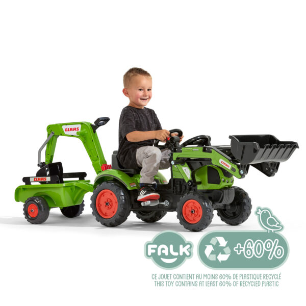 Enfant sur tractopelle Claas