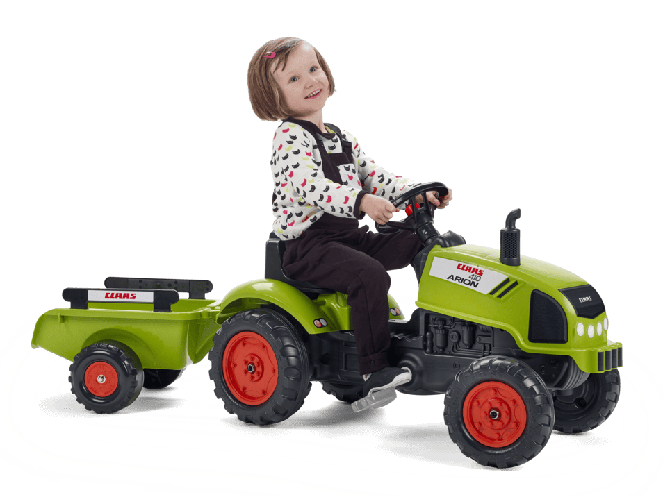 Fille sur le tracteur Claas