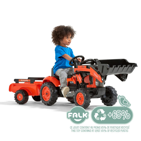 Enfant sur Tractopelle Kubota