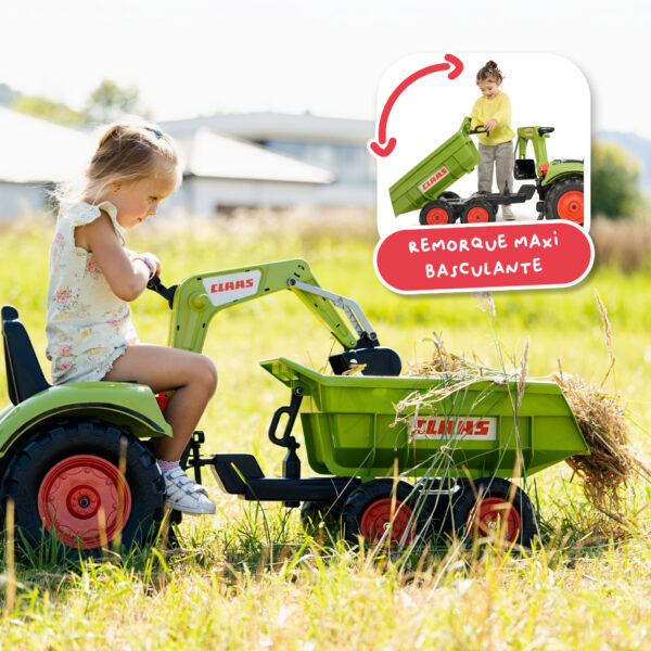 Enfant sur Maxi Tractopelle Claas