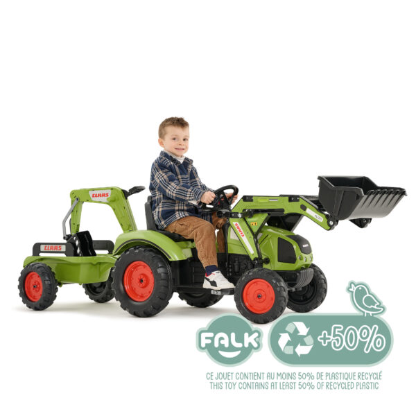 Enfant sur tractopelle Claas