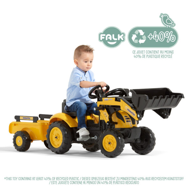 Enfant sur tractopelle Komatsu