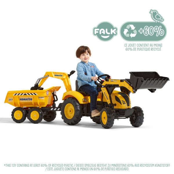 Enfant sur Maxi tractopelle Komatsu