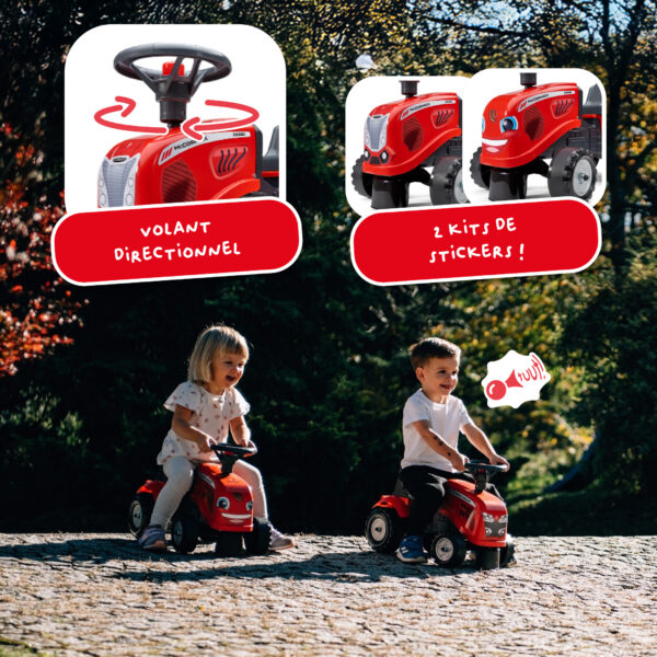 Enfant sur porteur tracteur Massey Ferguson