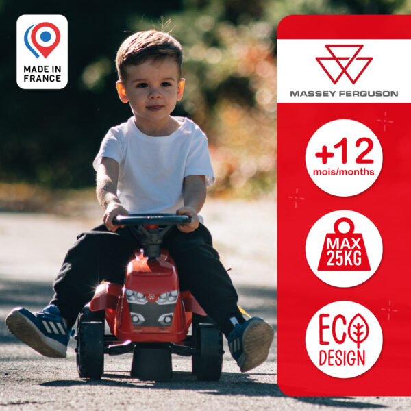 Enfant sur porteur tracteur Massey Ferguson