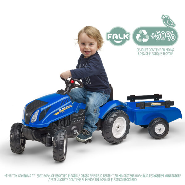 Enfant sur Tracteur New Holland