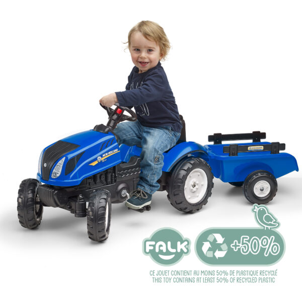 Enfant sur Tracteur New Holland