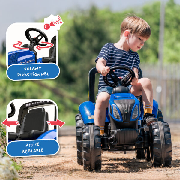 Enfant sur tracteur New Holland