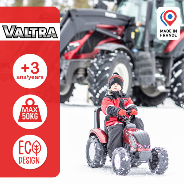 Enfant sur traceur Valtra