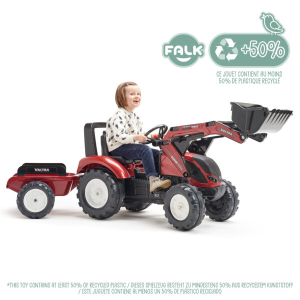 Enfant sur tractopelle Valtra