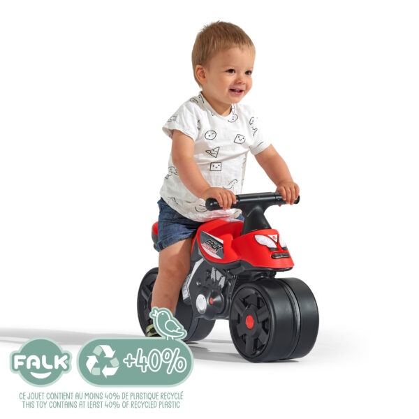 Enfant sur moto draisienne Falk