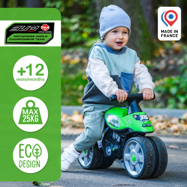 Enfant sur moto draisienne Bud Racing