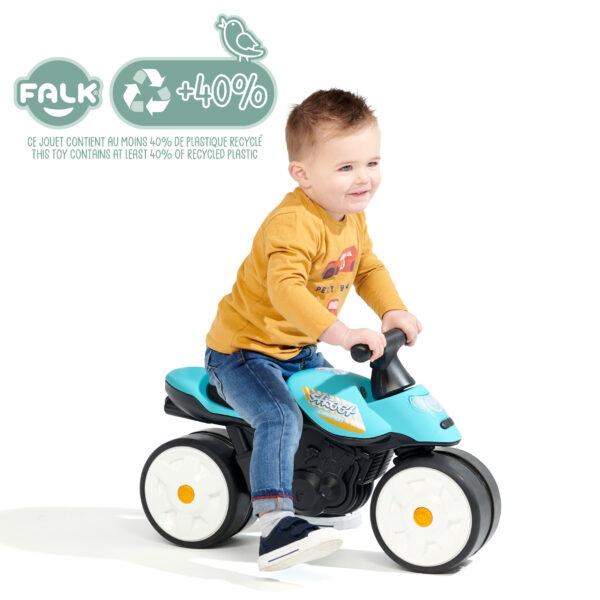 Enfant sur Draisienne moto Street Champion