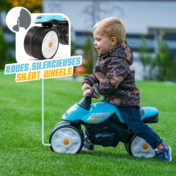 Enfant sur Draisienne moto Street Champion