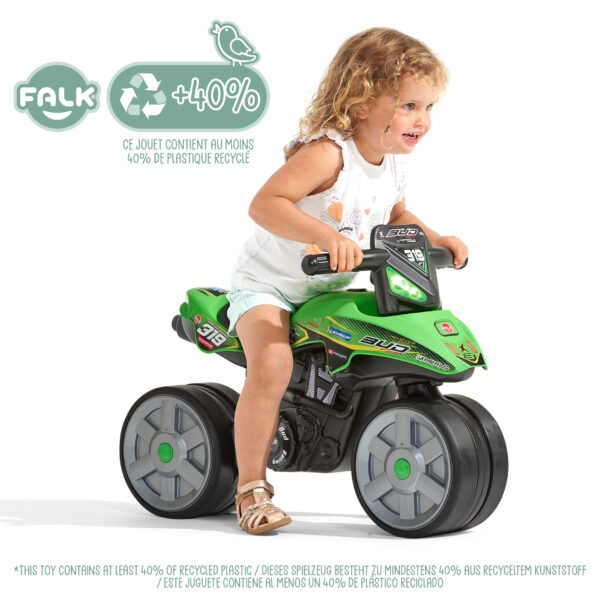 Enfant sur moto draisienne Bud Racing