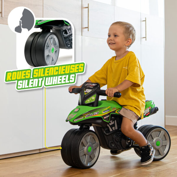 Enfant sur moto draisienne Bud Racing