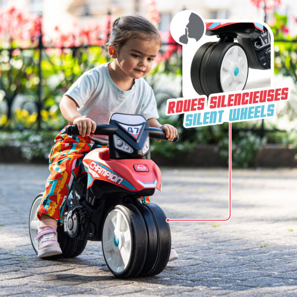 Enfant sur draisienne moto Champion
