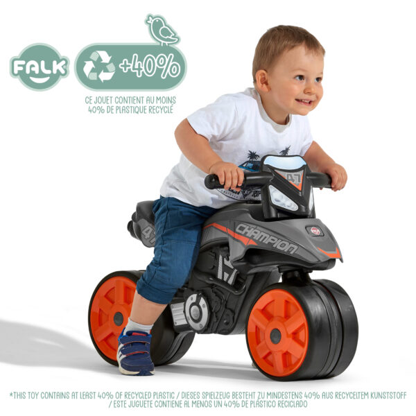 Enfant sur Draisienne moto Street Champion
