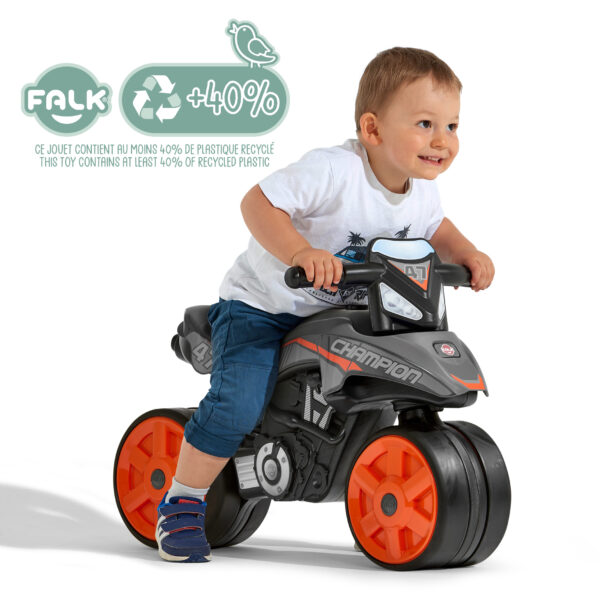 Enfant sur Draisienne moto Street Champion