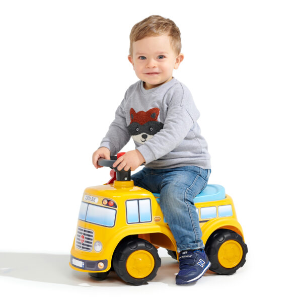 Enfant sur Porteur School Bus