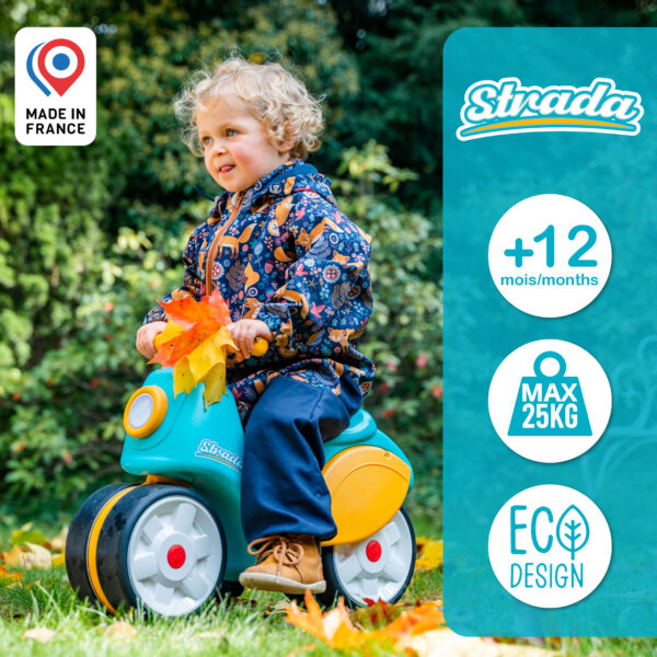 Enfant sur scooter draisienne Strada