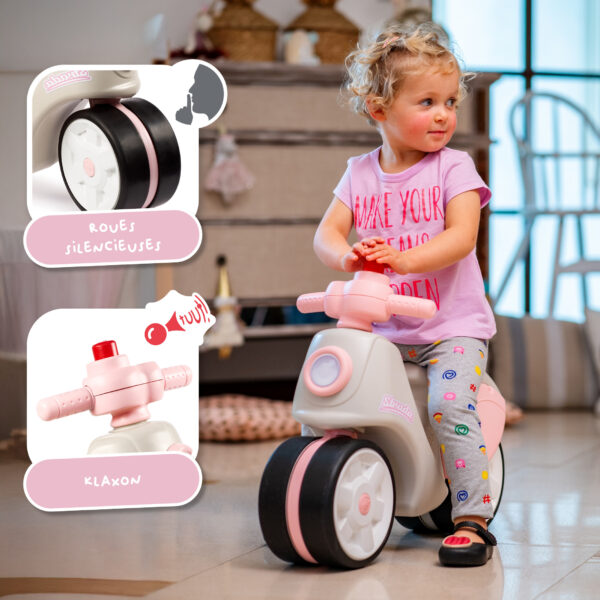 Enfant sur scooter draisienne Strada