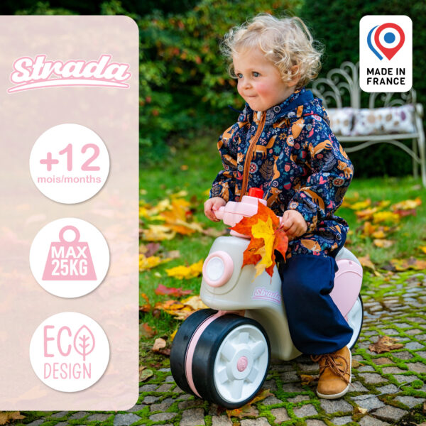 Enfant sur scooter draisienne Strada