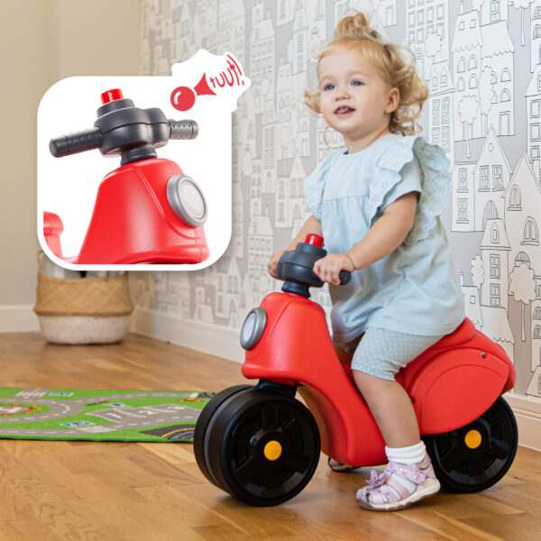 Enfant sur scooter draisienne Strada