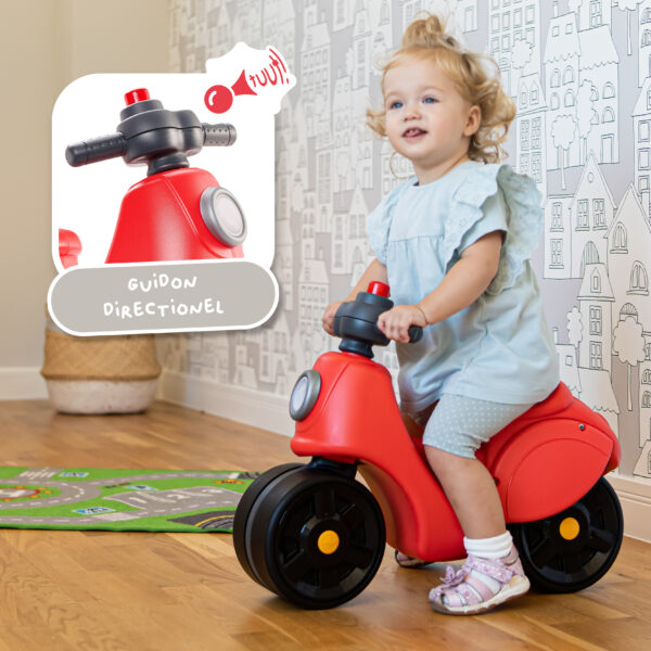 Enfant sur scooter draisienne Strada