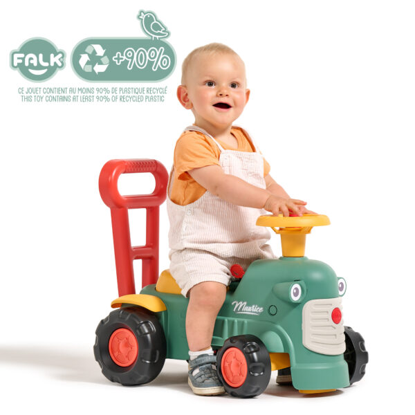 Enfant sur porteur tracteur Maurice