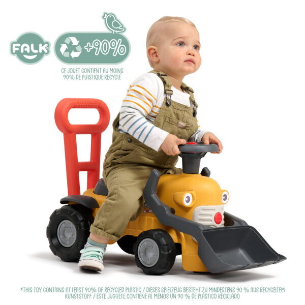Enfant sur porteur tracteur Marcel