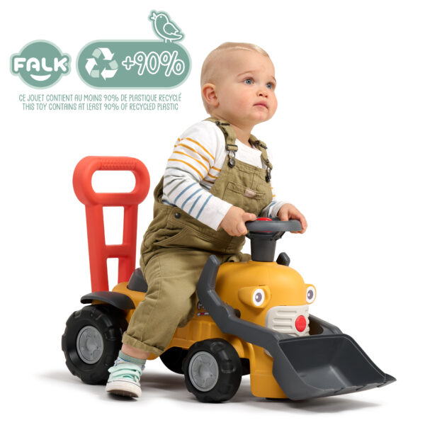 Enfant sur porteur tracteur Marcel