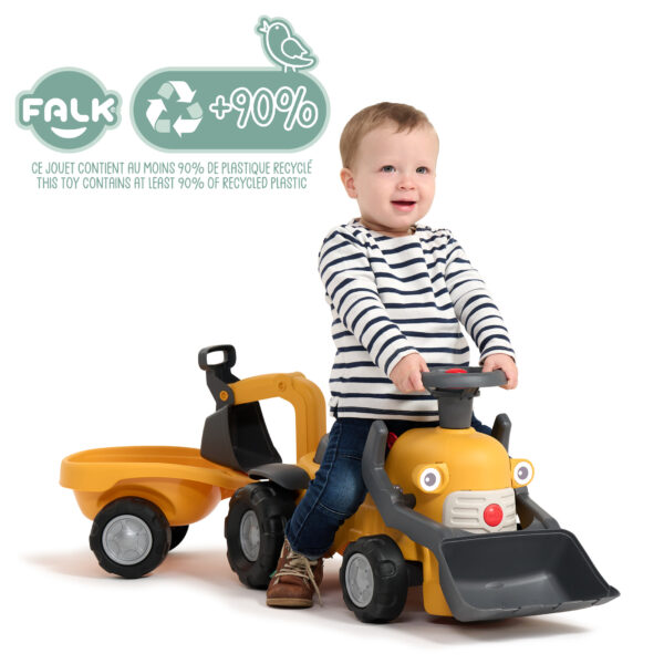 Enfant sur porteur tracteur Marcel