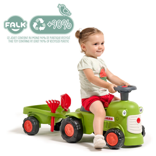 Enfant sur porteur tracteur Claas