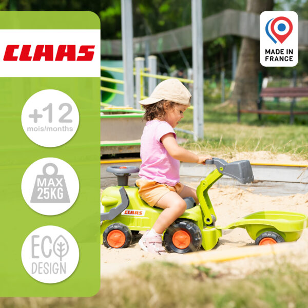 Enfant sur porteur tractopelle Claas