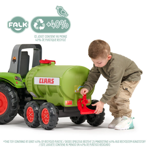 Enfant avec citerne Claas