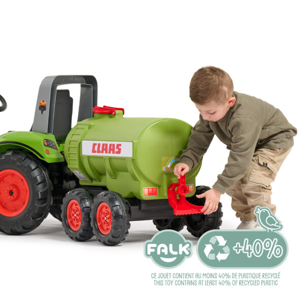 Enfant avec citerne Claas