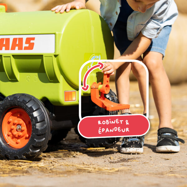 Enfant avec citerne Claas