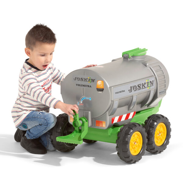Enfant avec citerne Joskin