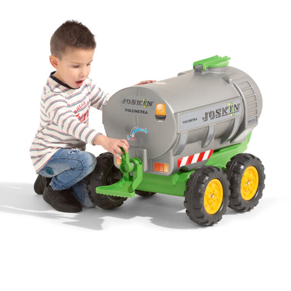 Enfant avec citerne Joskin