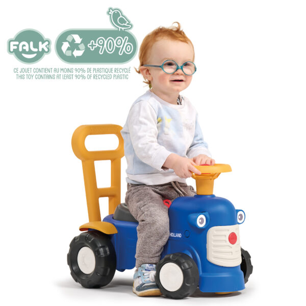 Enfant sur porteur tracteur Kubota