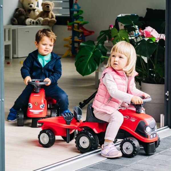 Enfants sur Porteur Case IH avec remorque